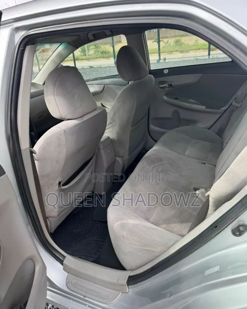 Toyota Corolla 2010 Silver