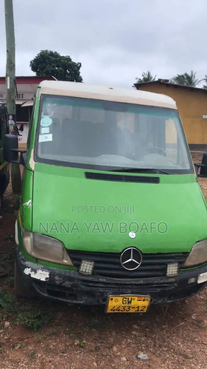 Mercedes-Benz Sprinter 2000 Green