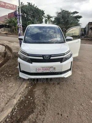 Toyota Voxy 2015 White