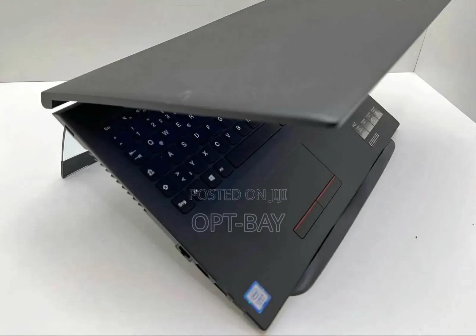 Laptop Lenovo IdeaPad 100 8GB Intel Core i5 HDD+SSD 500GB