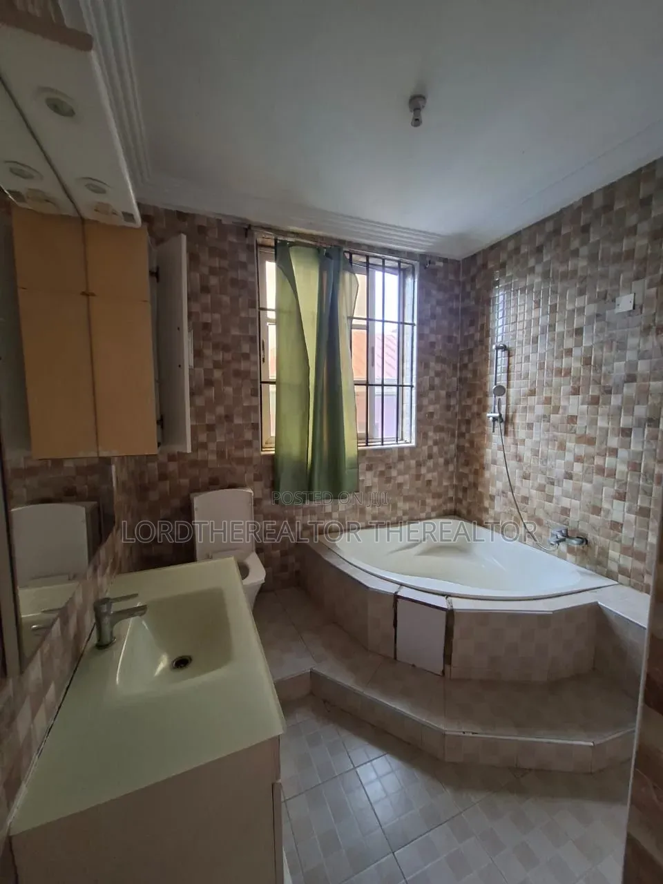 3bdrm Apartment in Kwabenya for rent