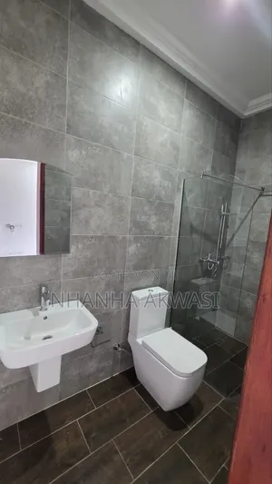 4bdrm House in Lashibi Mf, Sakumono for rent