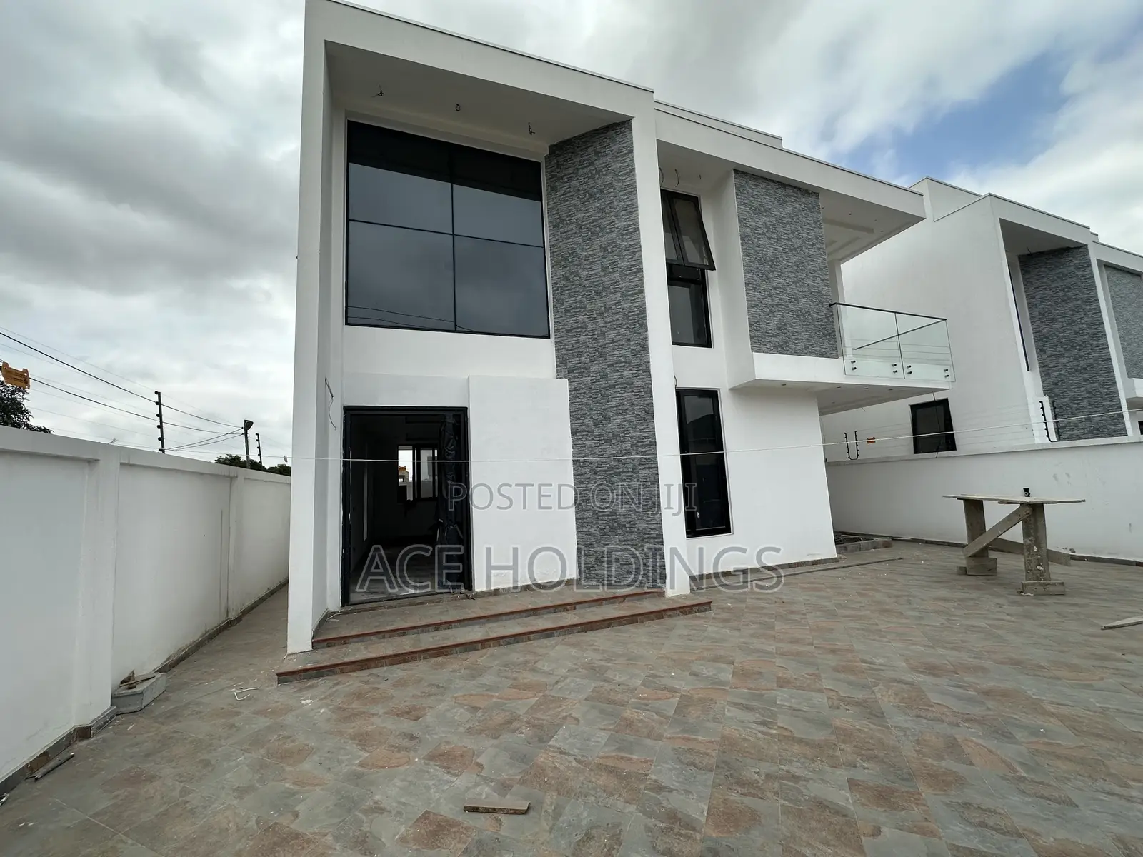 3bdrm House in Adjiringanor, Adjiriganor for sale