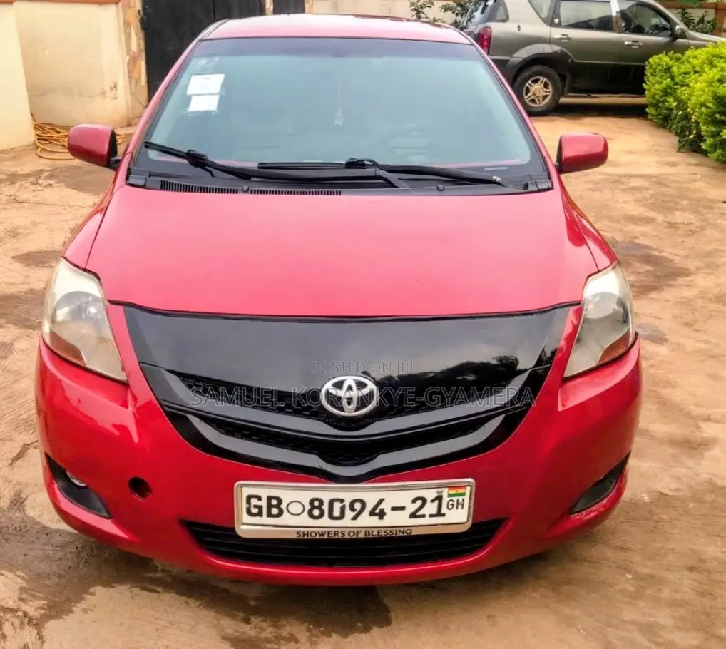 Toyota Yaris Base Sedan 4dr 2010 Red