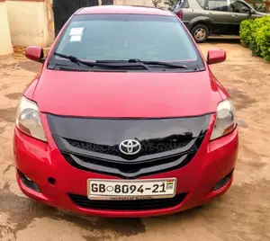 Toyota Yaris Base Sedan 4dr 2010 Red