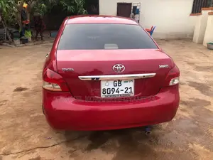 Toyota Yaris Base Sedan 4dr 2010 Red