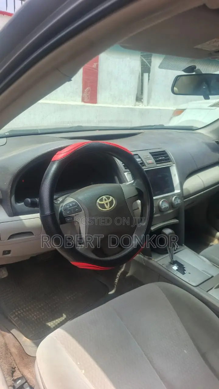 Toyota Camry LE 4dr Sedan (2.5L 4cyl 6A) 2011 Gray