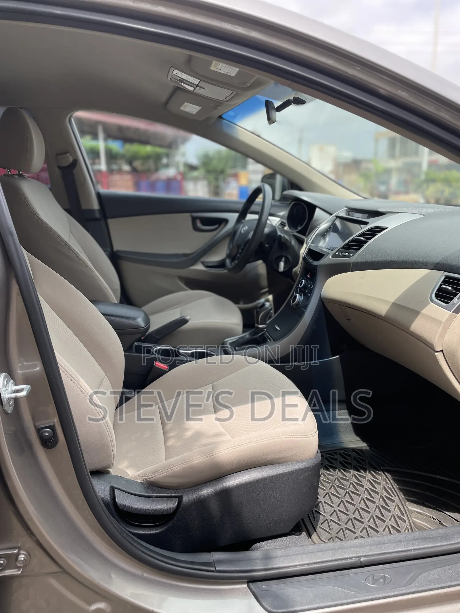 Hyundai Elantra SE 4dr Sedan (1.8L 4cyl 6M) 2015 Gold