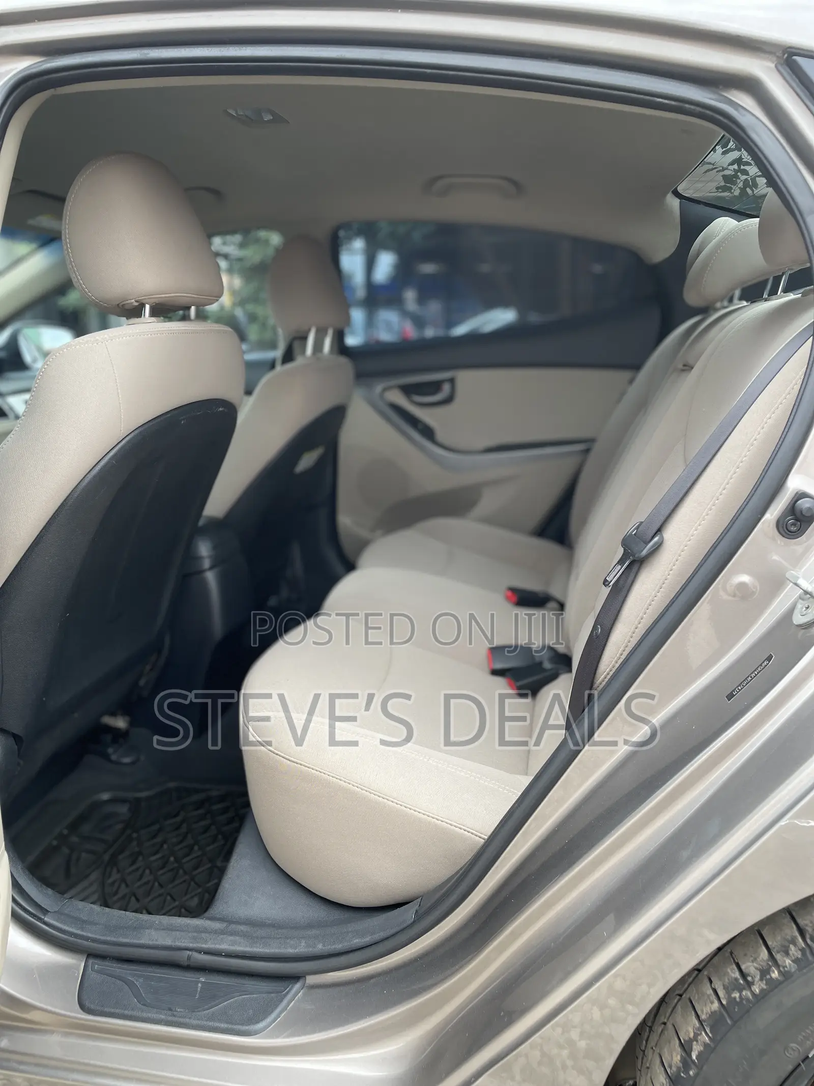 Hyundai Elantra SE 4dr Sedan (1.8L 4cyl 6M) 2015 Gold