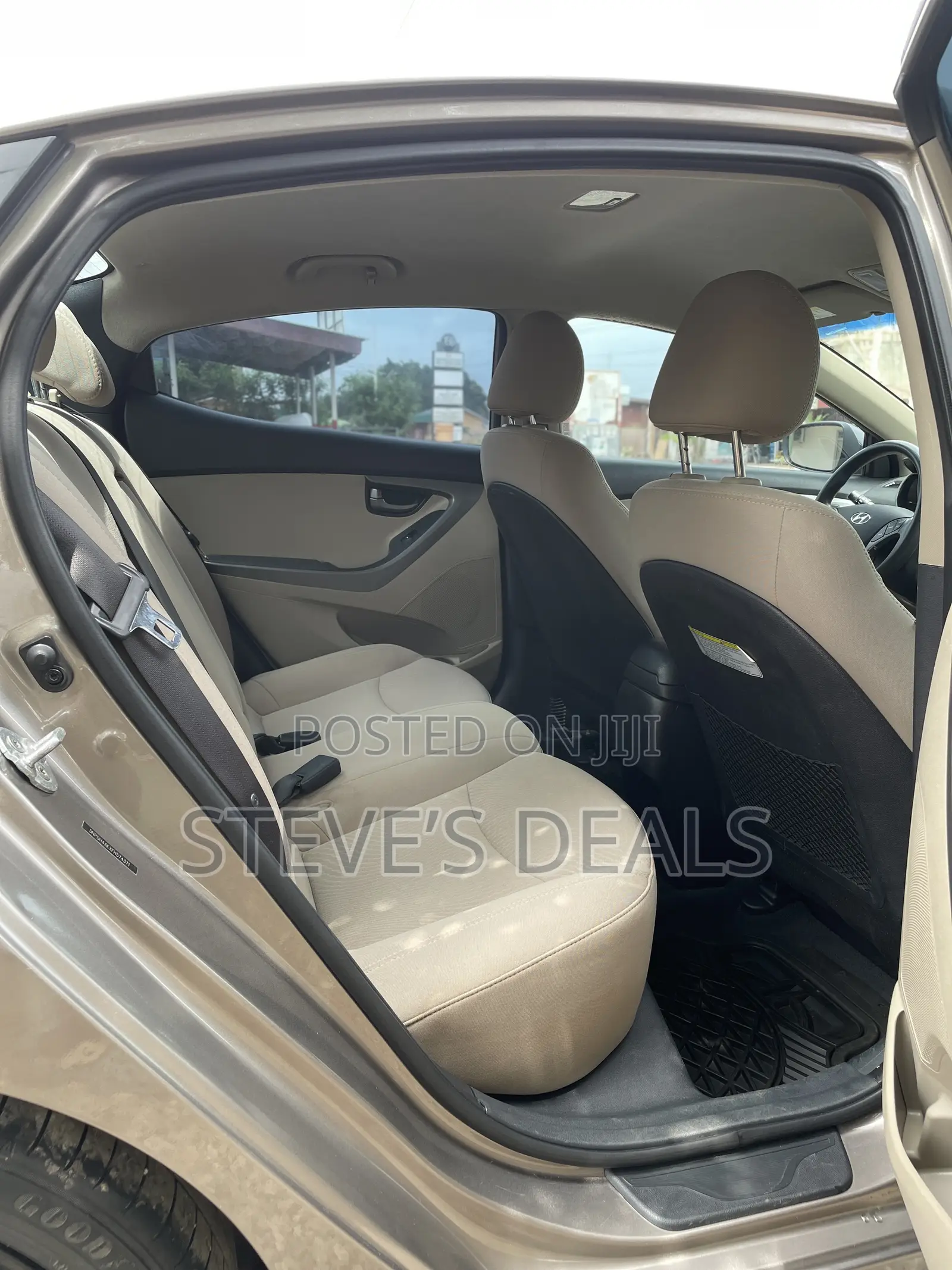Hyundai Elantra SE 4dr Sedan (1.8L 4cyl 6M) 2015 Gold