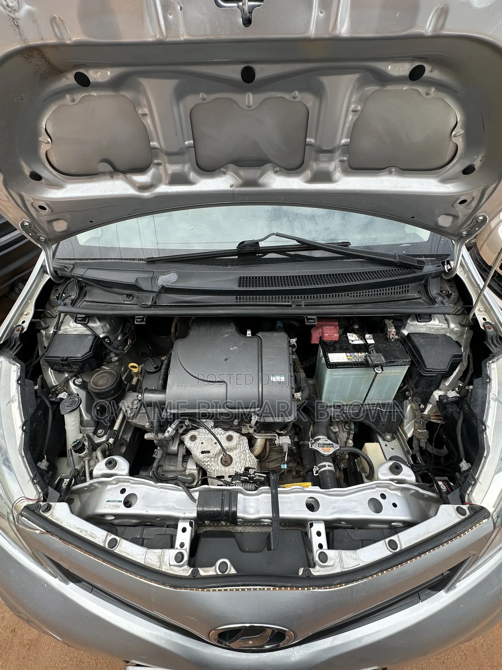 Toyota Vitz 1.3 AWD 3dr 2012 Gray