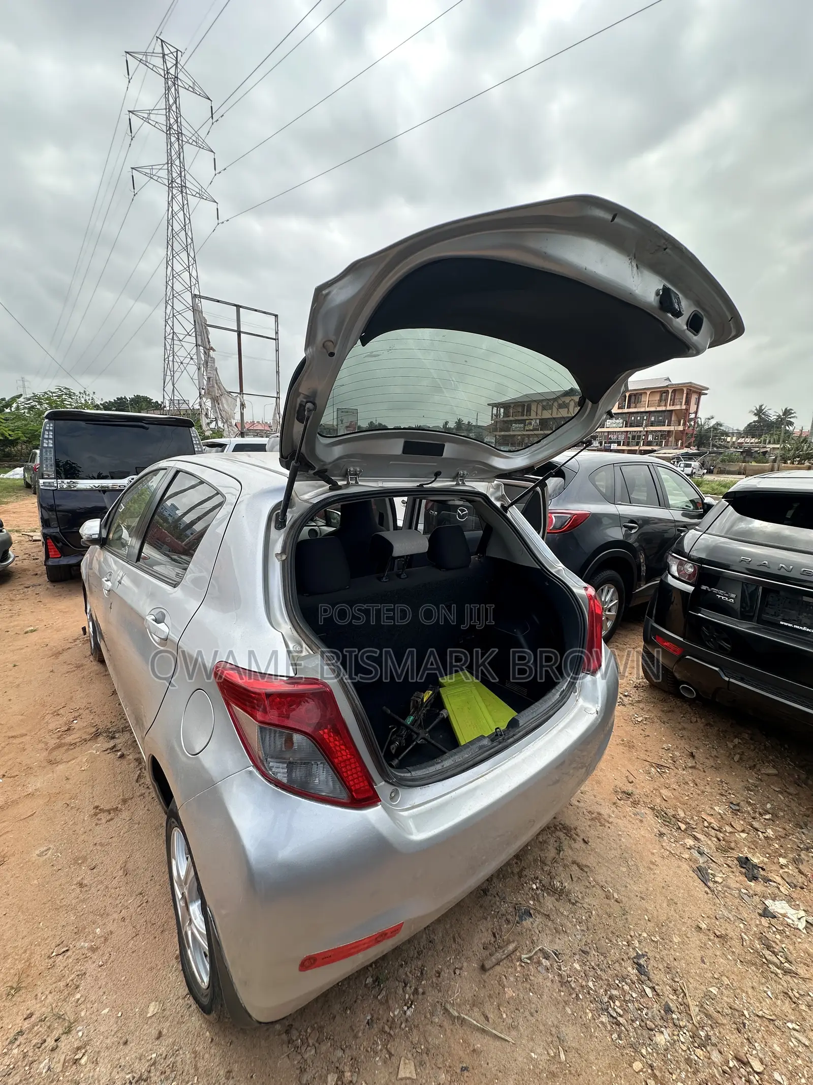 Toyota Vitz 1.3 AWD 3dr 2012 Gray