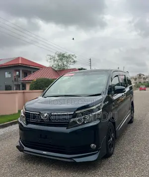Toyota Voxy V 4WD 8-Seater 2015 Gray