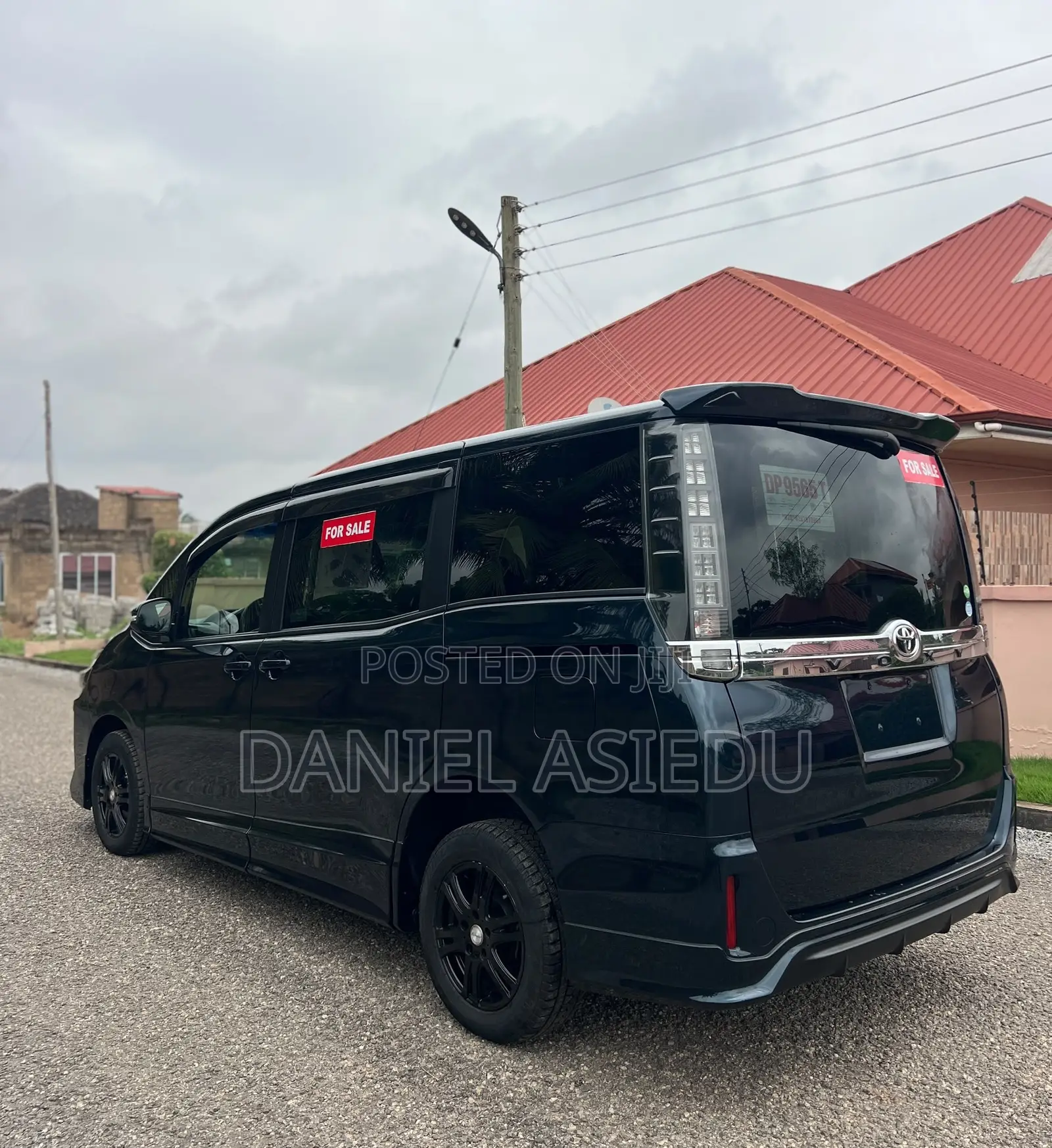Toyota Voxy V 4WD 8-Seater 2015 Gray