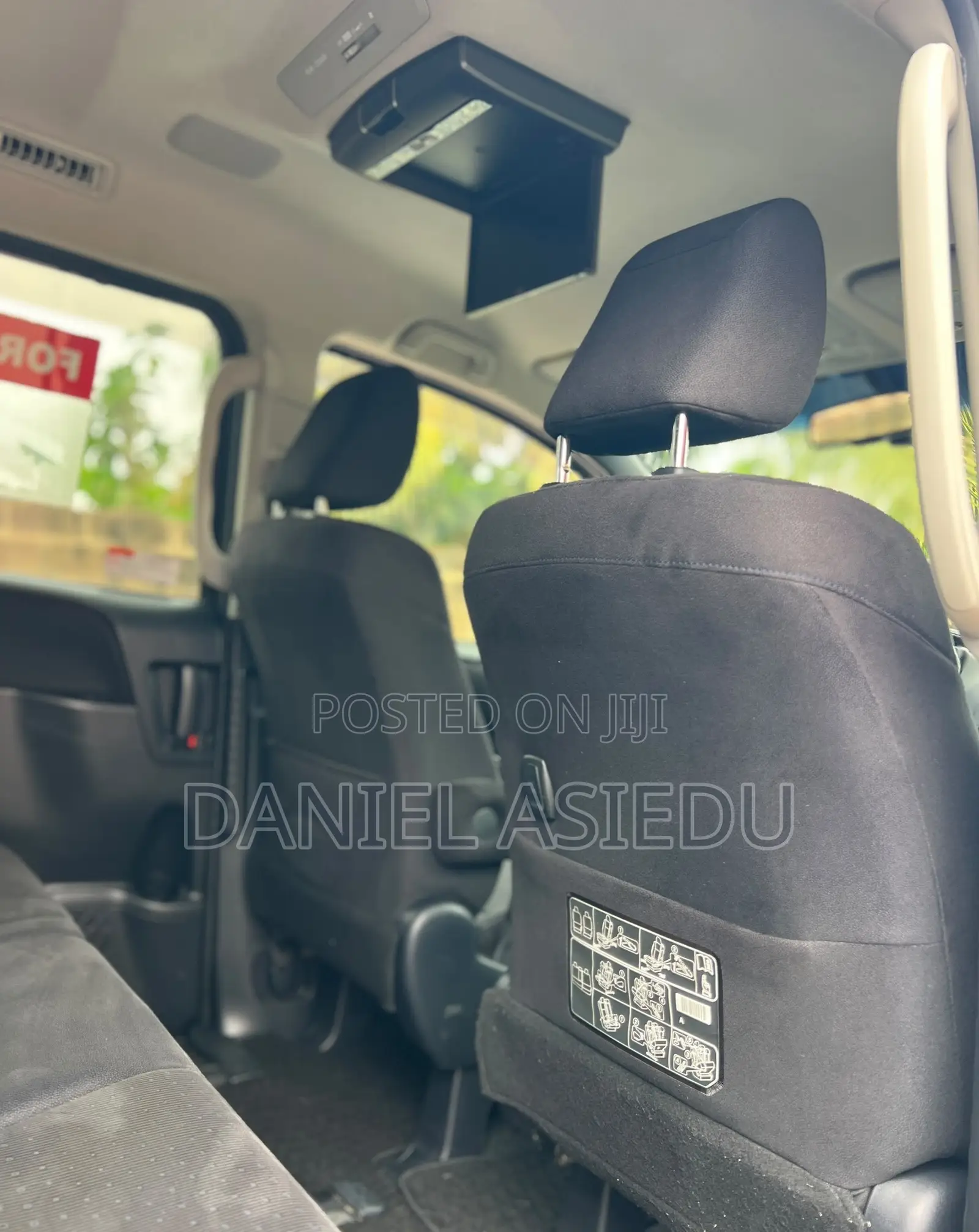 Toyota Voxy V 4WD 8-Seater 2015 Gray