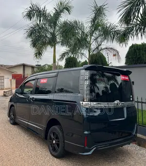 Toyota Voxy V 4WD 8-Seater 2015 Gray