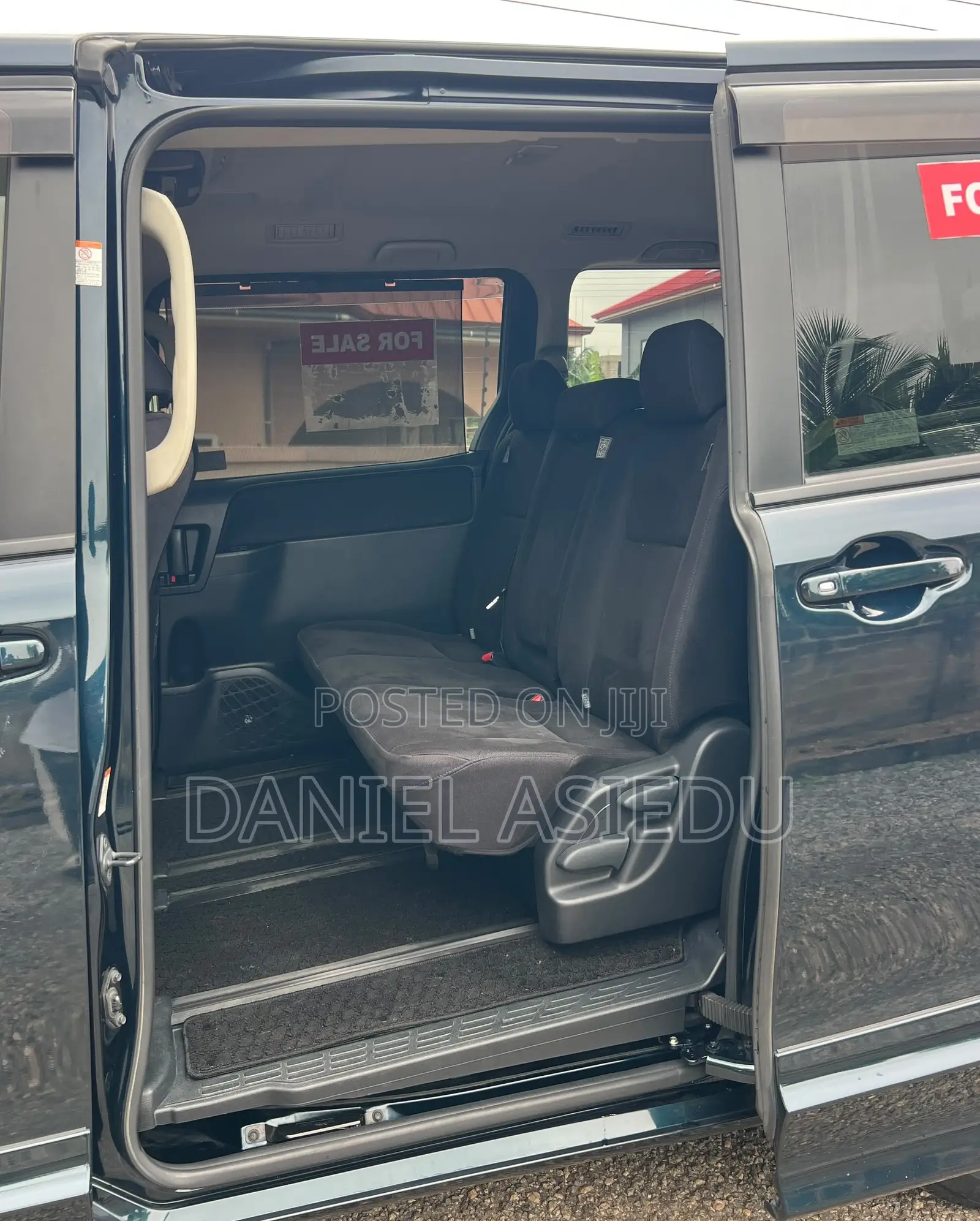 Toyota Voxy V 4WD 8-Seater 2015 Gray