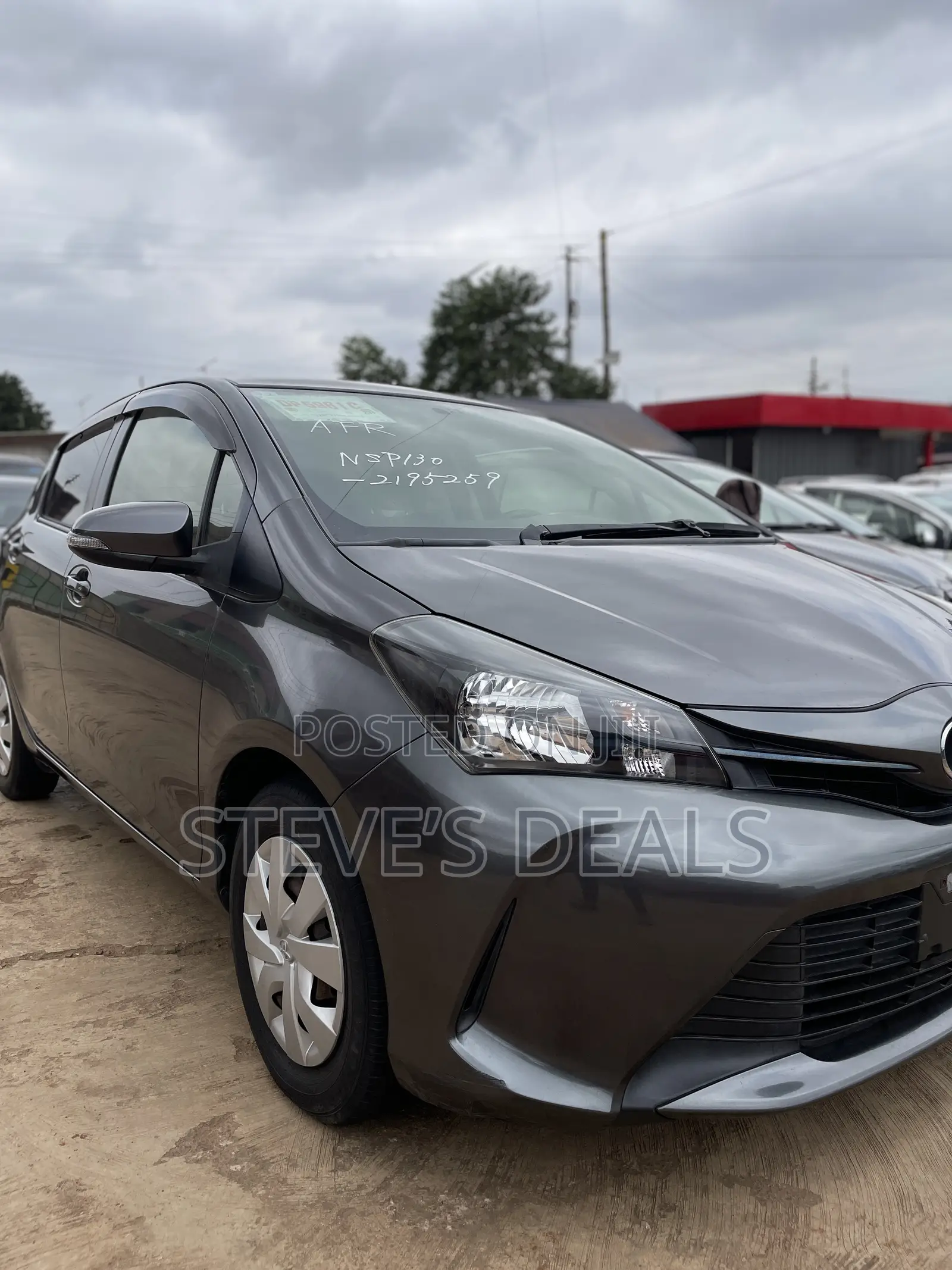 Toyota Vitz 1.3 FWD 5dr 2016 Gray