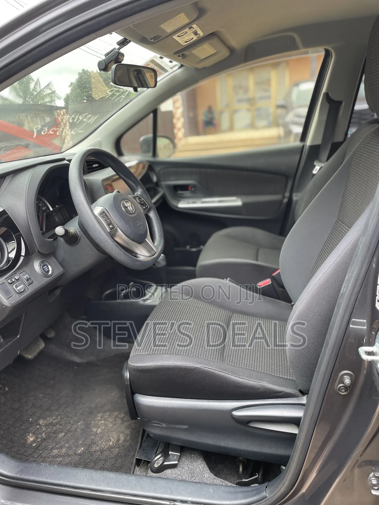 Toyota Vitz 1.3 FWD 5dr 2016 Gray