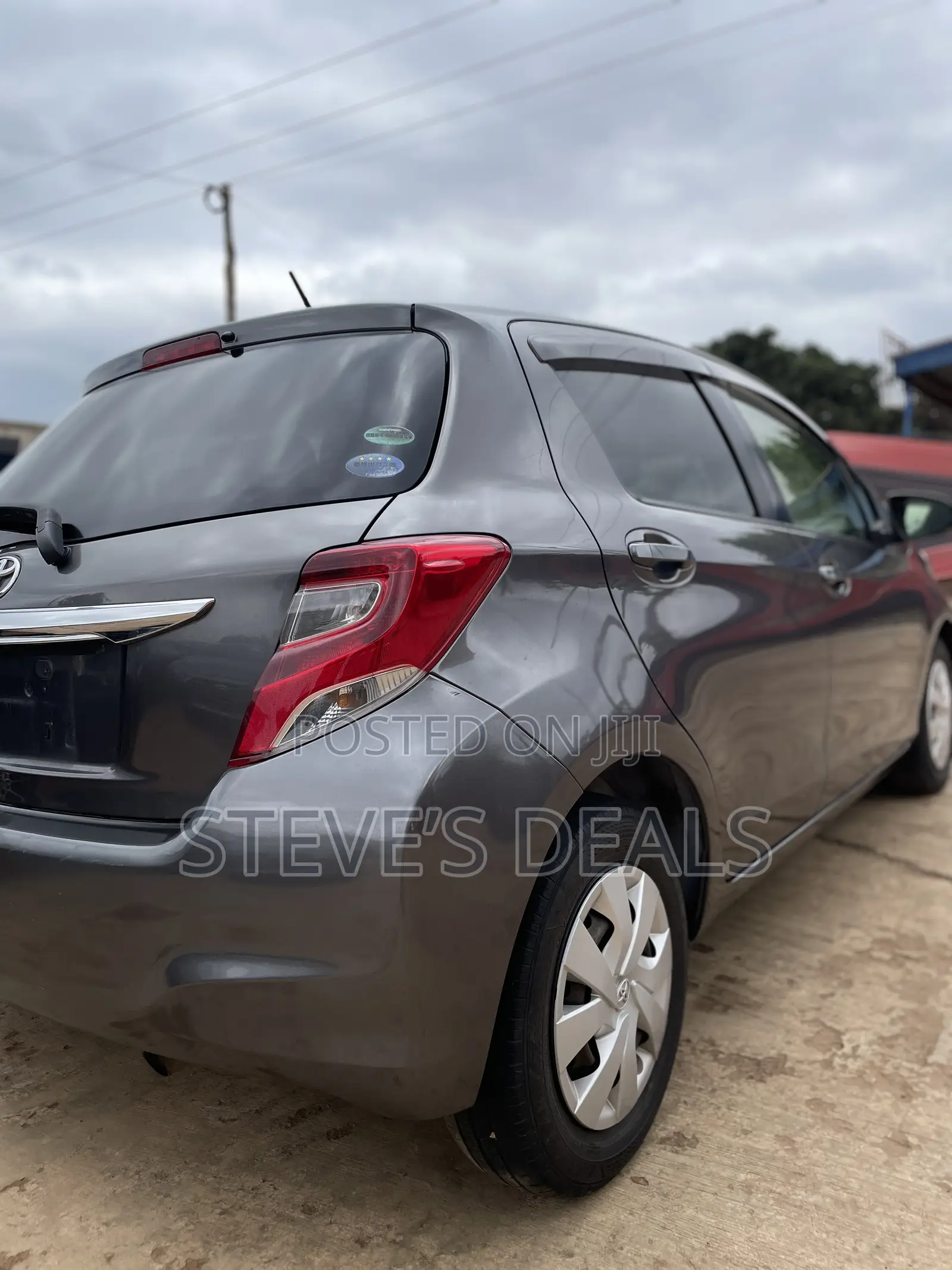 Toyota Vitz 1.3 FWD 5dr 2016 Gray