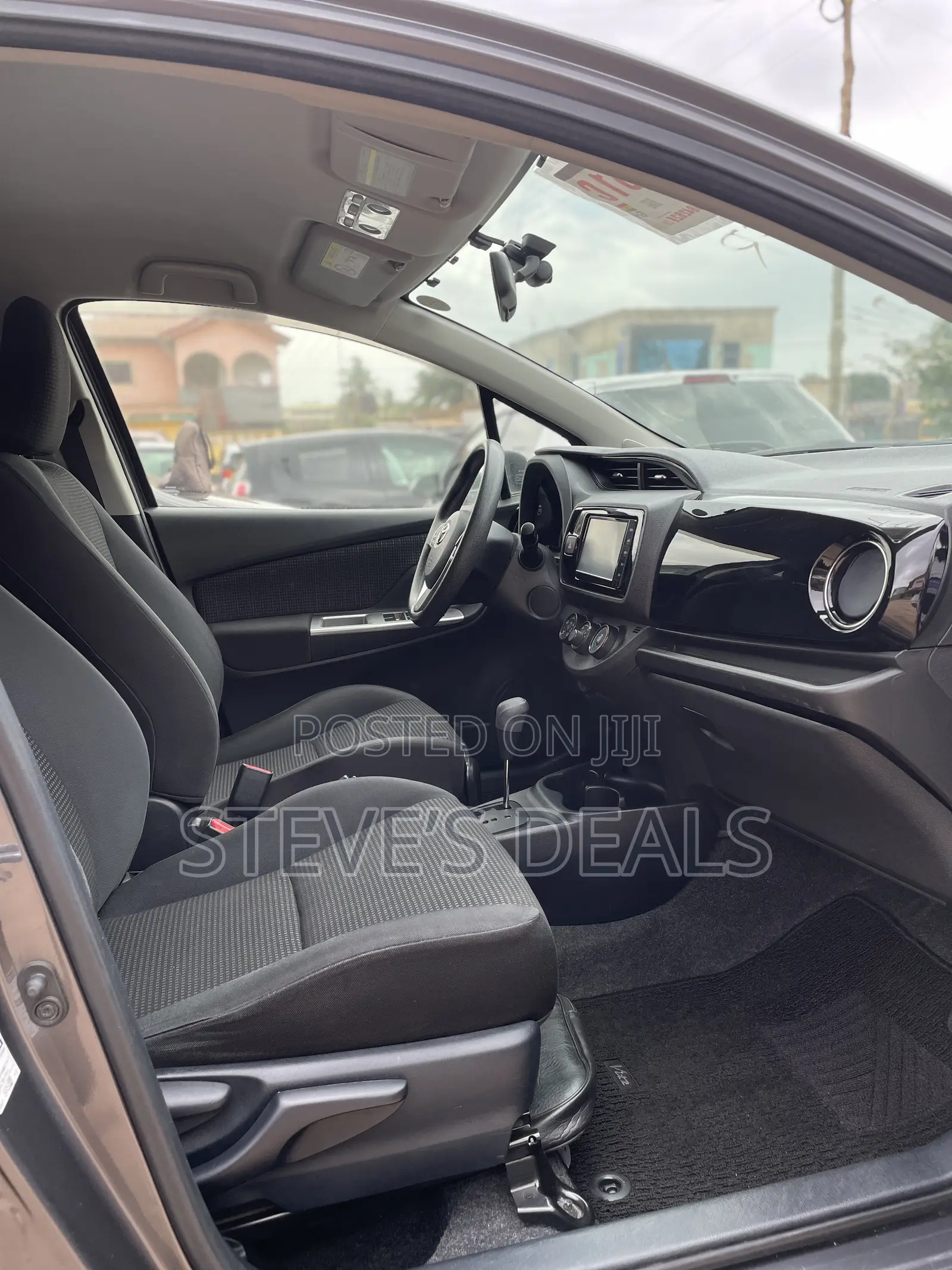 Toyota Vitz 1.3 FWD 5dr 2016 Gray