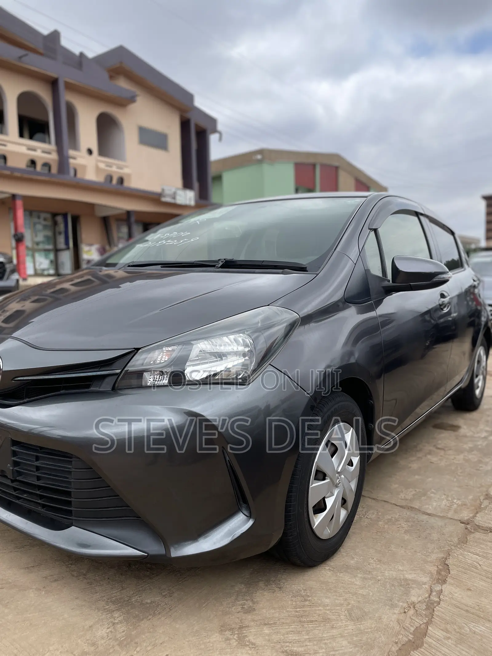 Toyota Vitz 1.3 FWD 5dr 2016 Gray