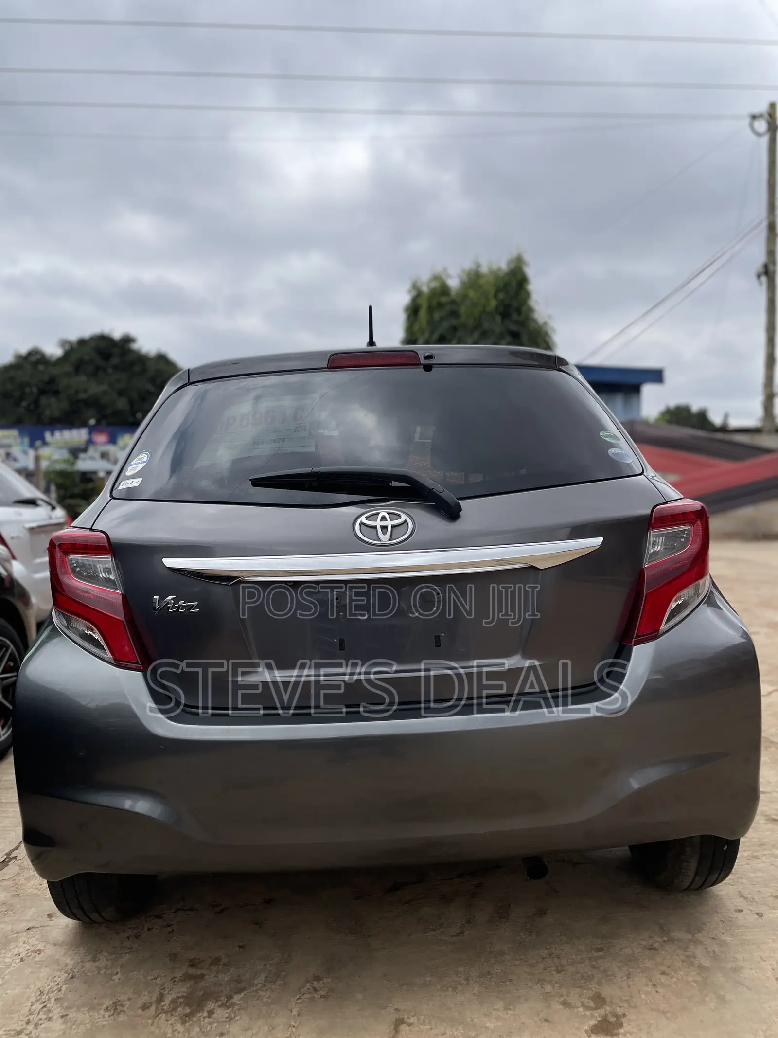 Toyota Vitz 1.3 FWD 5dr 2016 Gray