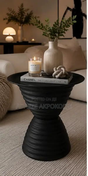 Modern Black Sculptural Side Table – Elegant Accent Furniture