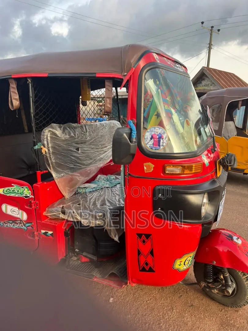 Bajaj RE 2026 Red