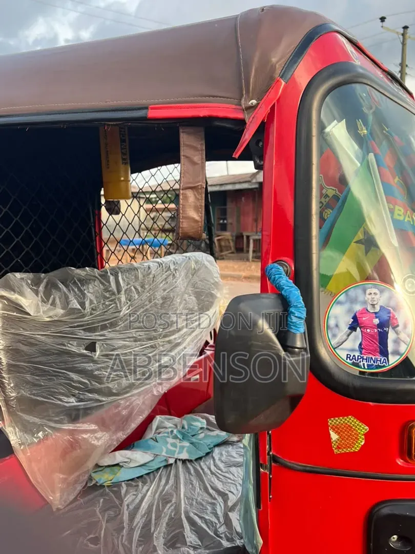 Bajaj RE 2026 Red