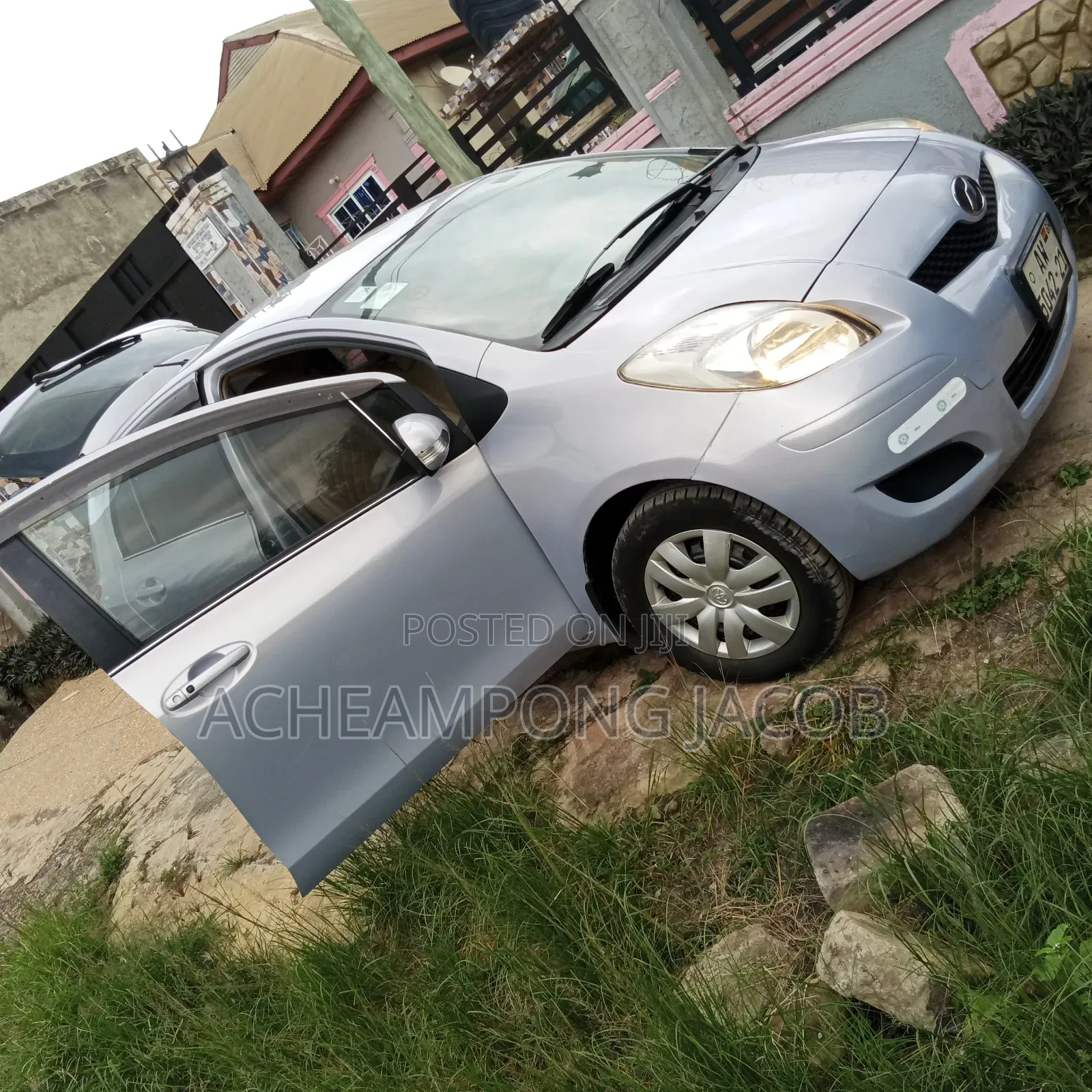 Toyota Vitz 2010 Silver
