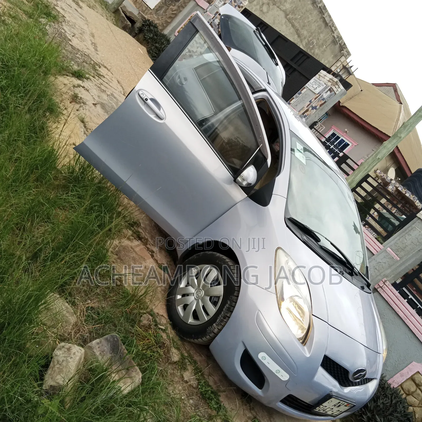Toyota Vitz 2010 Silver