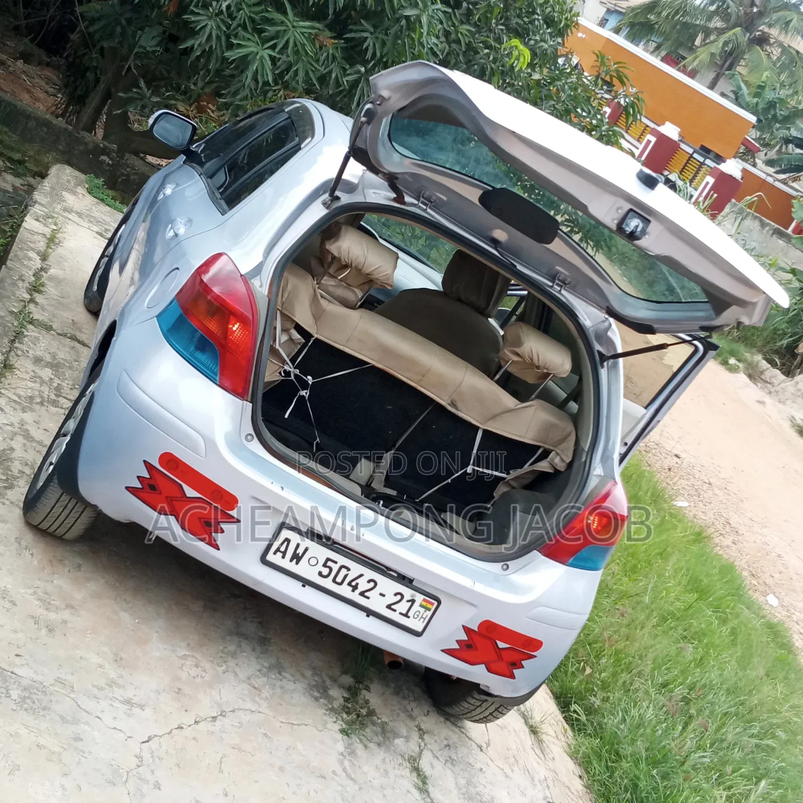Toyota Vitz 2010 Silver