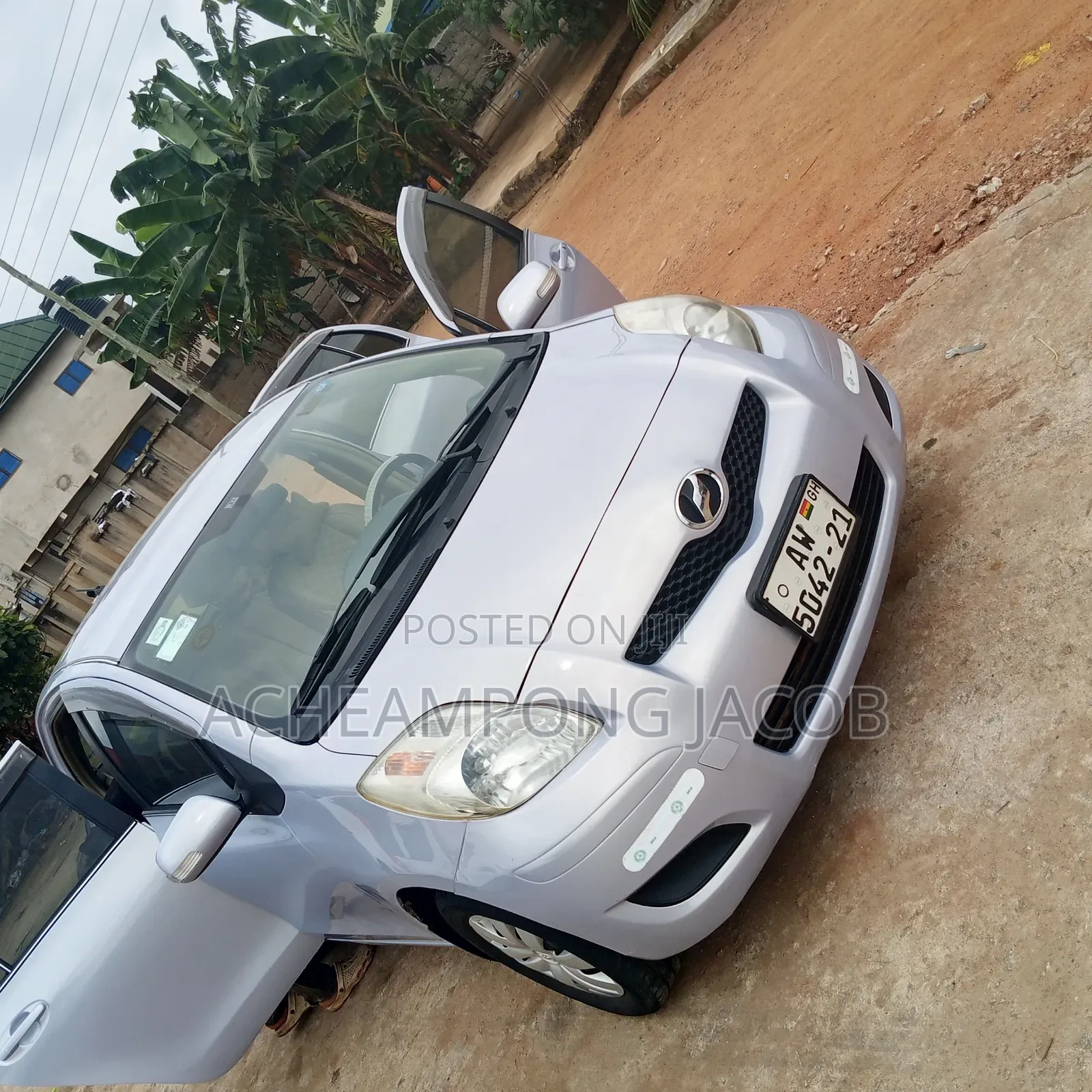 Toyota Vitz 2010 Silver