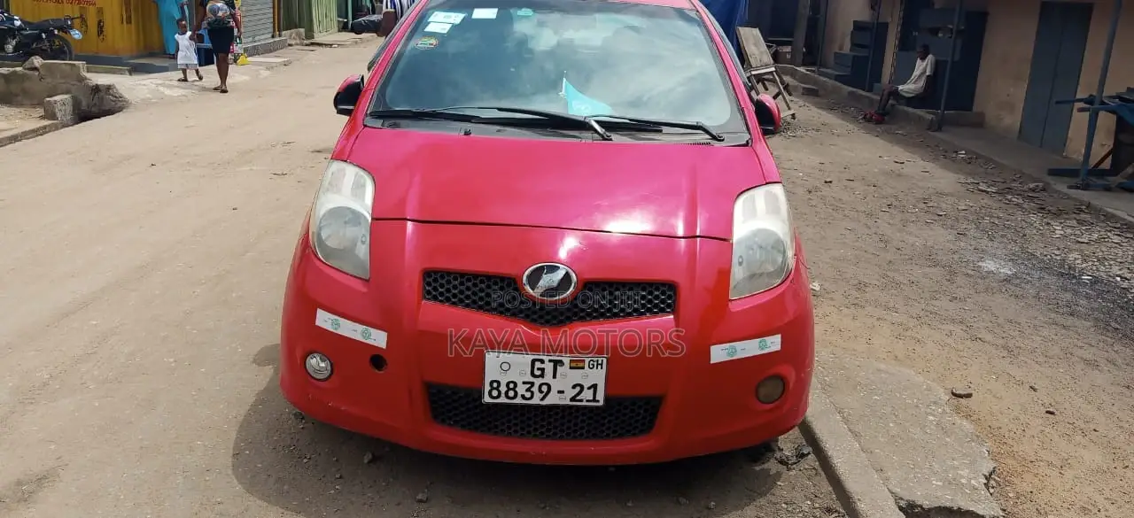 Toyota Vitz 1.3 FWD 5dr 2012 Red