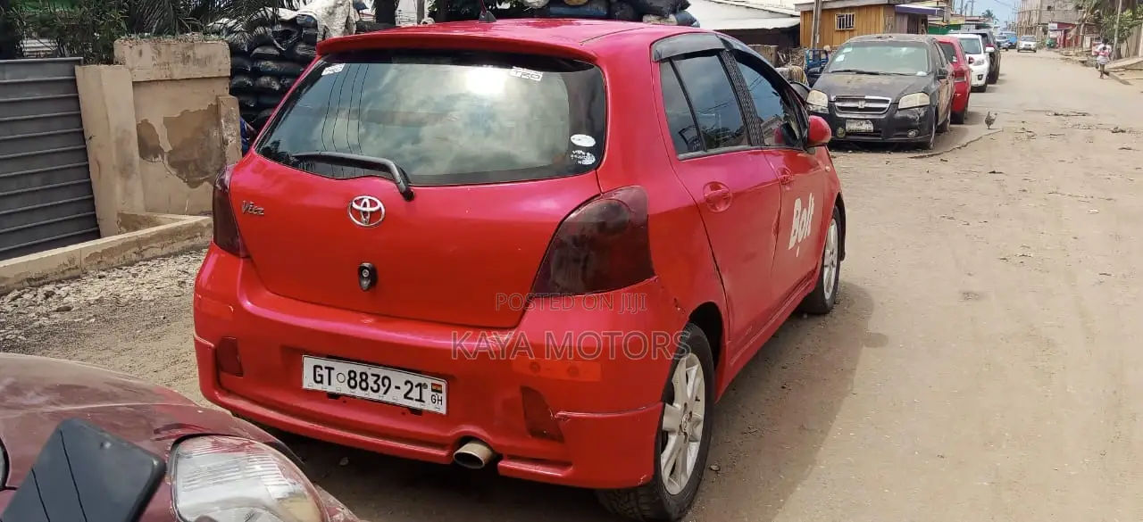 Toyota Vitz 1.3 FWD 5dr 2012 Red
