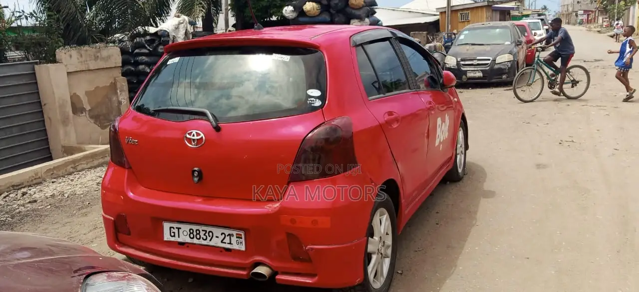 Toyota Vitz 1.3 FWD 5dr 2012 Red