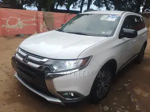 Mitsubishi Outlander 2017 White