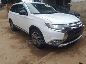 Mitsubishi Outlander 2017 White