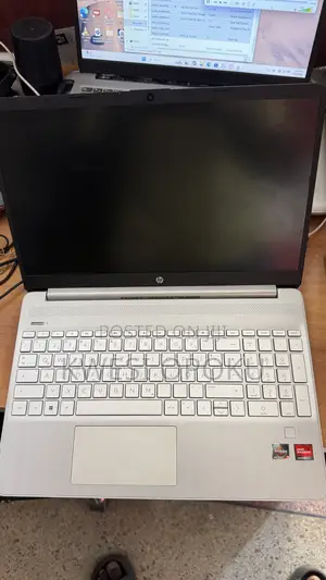 Laptop HP 15s 8GB AMD Ryzen 3 SSD 512GB