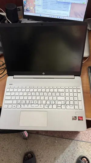 Laptop HP 15s 8GB AMD Ryzen 3 SSD 512GB