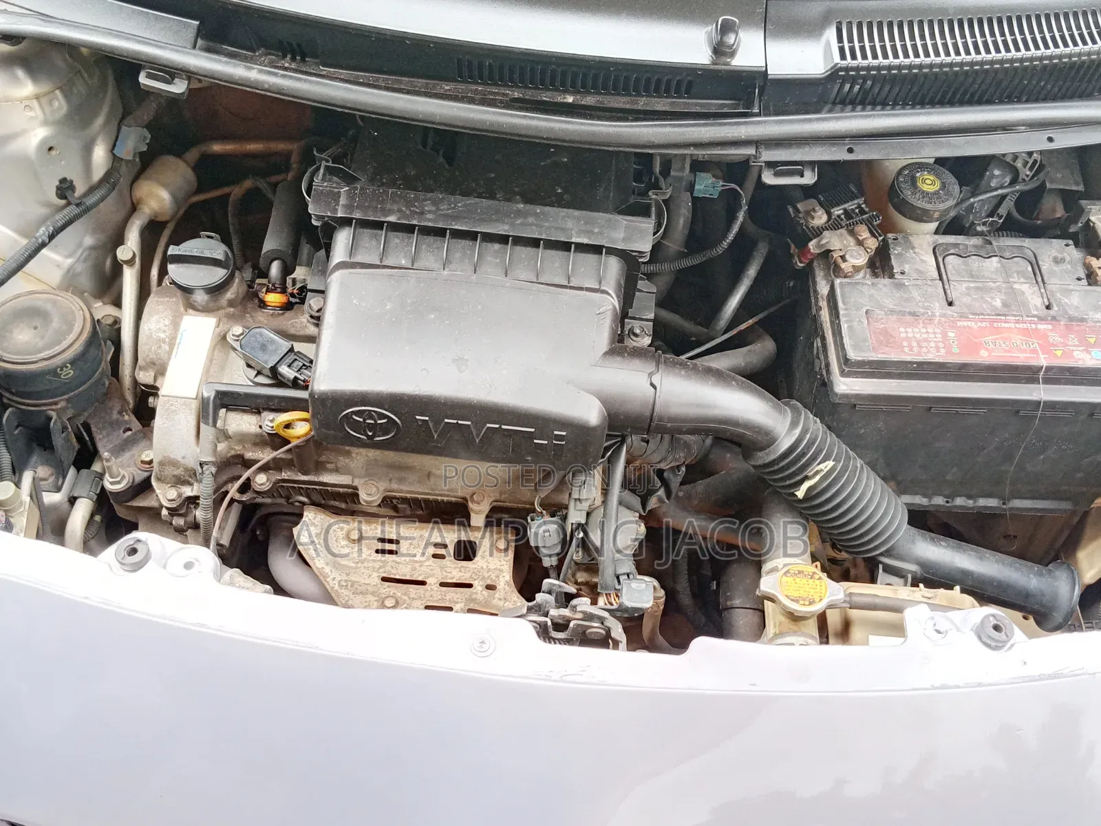 Toyota Vitz 2010 Silver