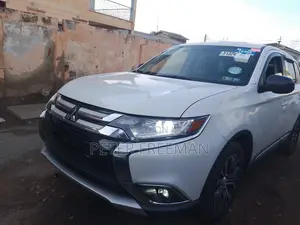 Mitsubishi Outlander 2017 White