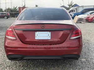 Mercedes-Benz E300 4Matic AWD Sedan (2.0L 4cyl 9A) 2017 Red