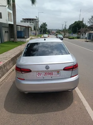 Volkswagen Passat 2021 Silver