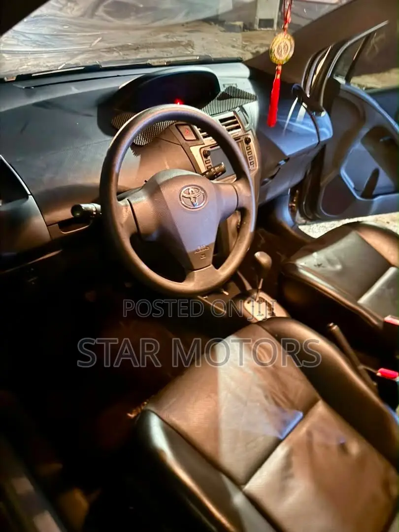 Toyota Yaris 2010 Blue