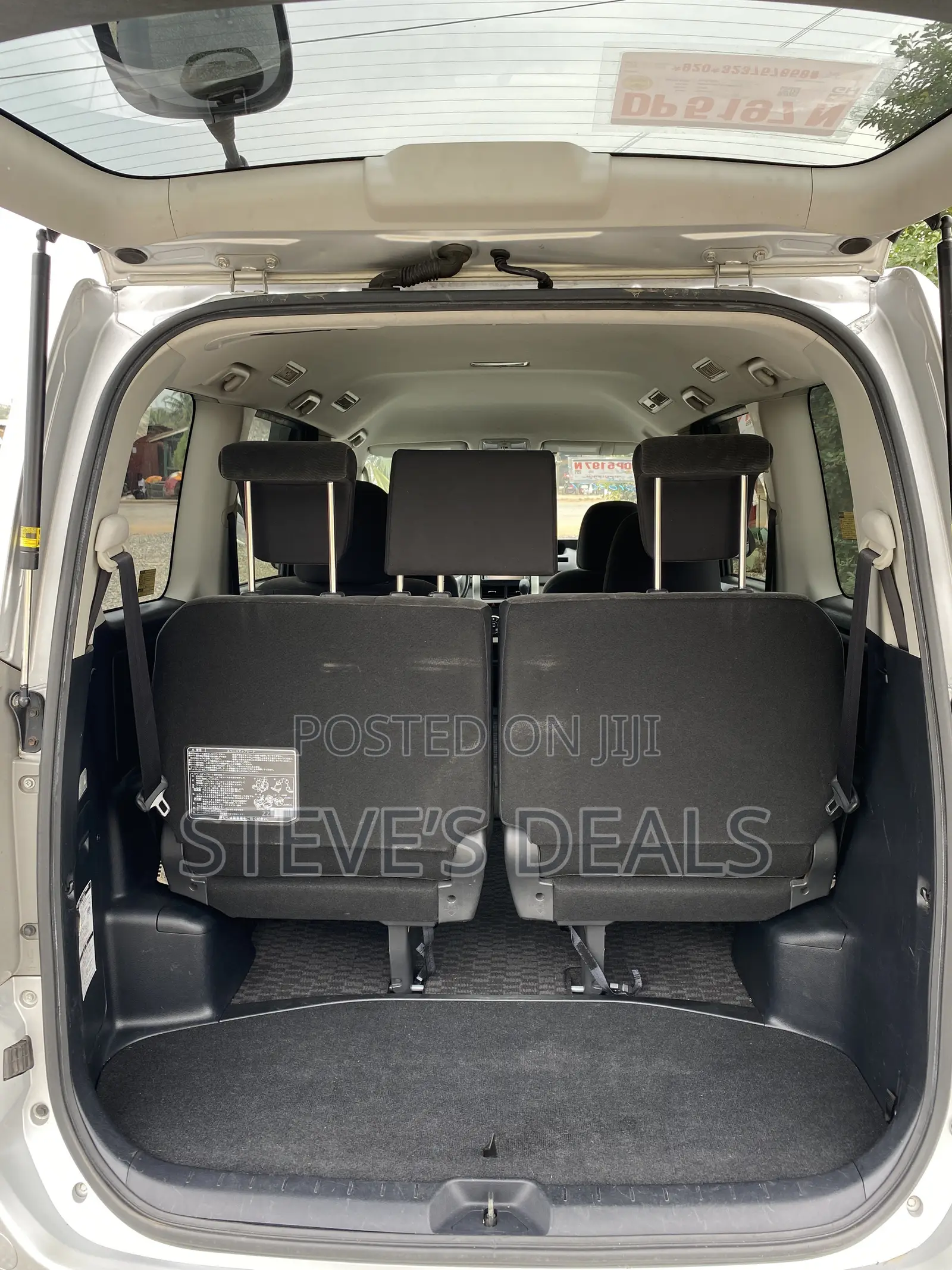 Toyota Voxy 2012 Silver