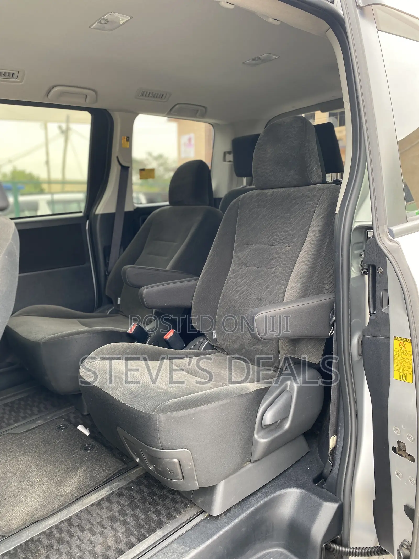 Toyota Voxy 2012 Silver
