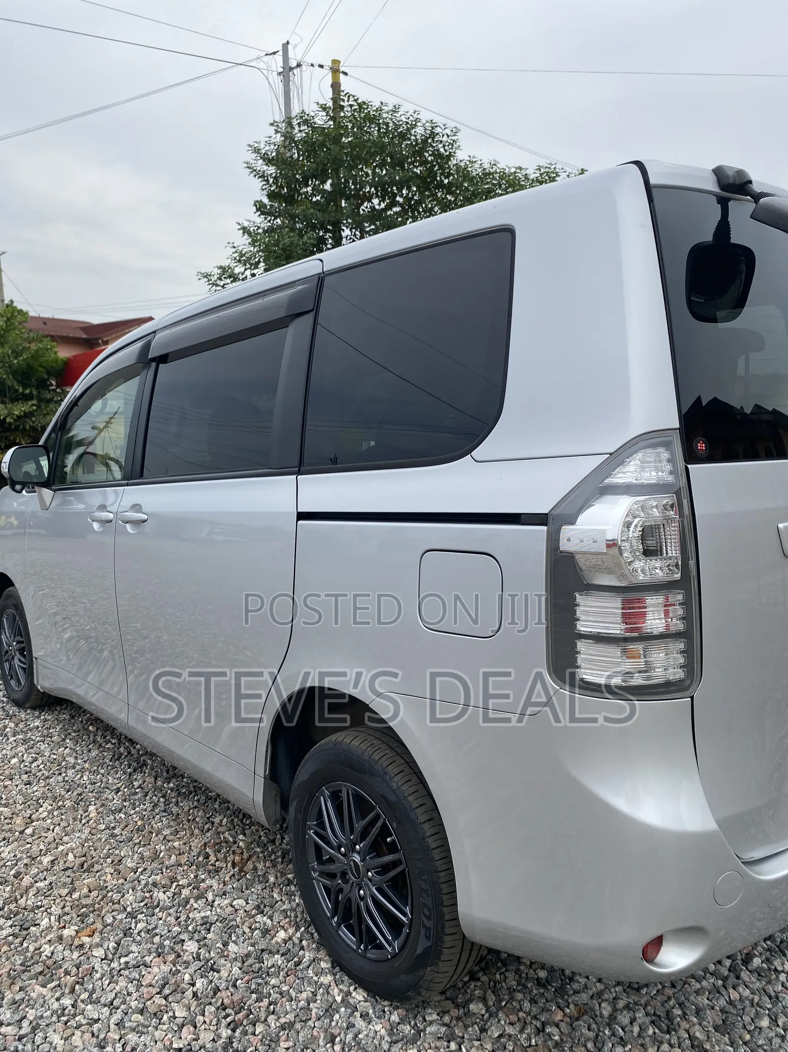 Toyota Voxy 2012 Silver