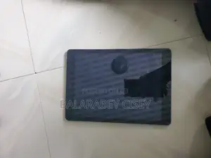Laptop Apple MacBook Pro 2017 16GB Intel Core i7 HDD+SSD 500GB